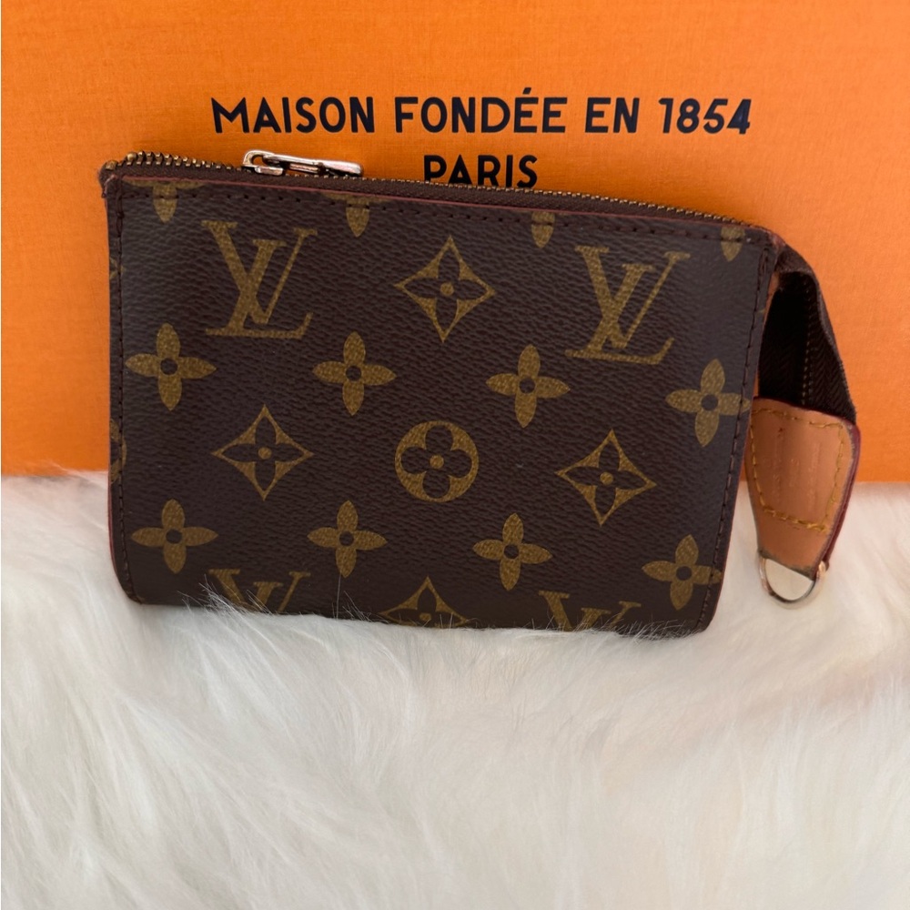 LV change purse